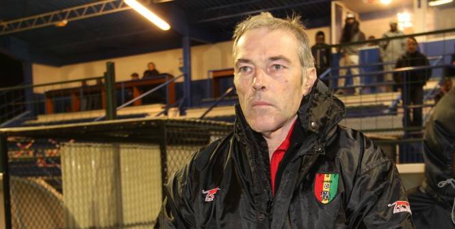 lequipe's tweet photo. Dussuyer nouveau sélectionneur de la Côte d'Ivoire http://t.co/YhxuaEngR7 http://t.co/rNKXzrkBqX