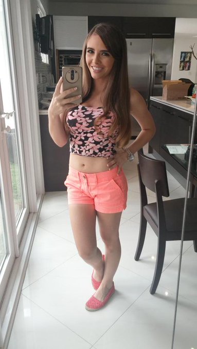 #hairdid #nailsdid #everythingdid #imcute #pink http://t.co/ZCpysTE6Cg<a href="/tag/hairdid"class="tags">#hairdid</a><a href="/tag/nailsdid"class="tags">#nailsdid</a><a href="/tag/everythingdid"class="tags">#everythingdid</a><a href="/tag/imcute"class="tags">#imcute</a><a href="/tag/pink"class="tags">#pink</a>