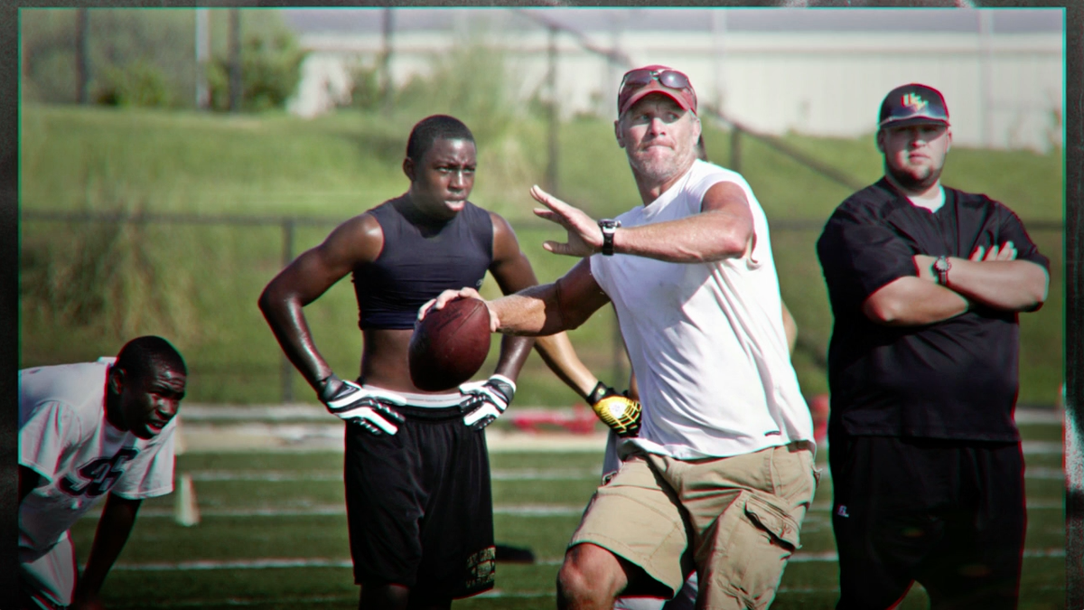 He's done it b4...is @Favre4Official is coming out of retirement for a 3rd time? Find out here s.net2.tv/s/TkgtWH