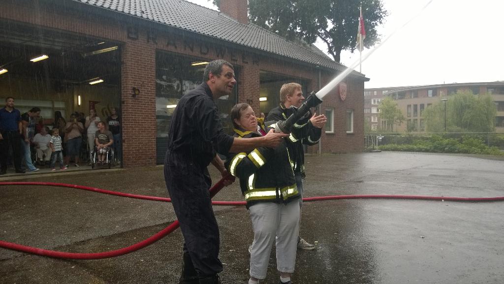 JanSmolenaars's tweet image. Top gedaan "@BrwBeeselReuver: Weer een schitterende avond beleefd met bewoners en begeleiders @PSWML Reuver http://t.co/lmgUKxTgQn”