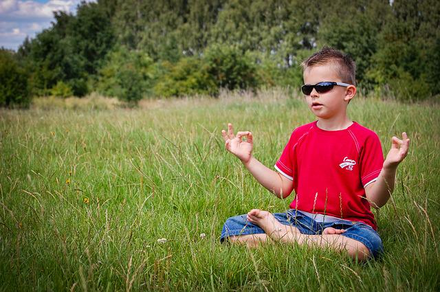 pequesypapas's tweet photo. El #yoga ayuda a los #niños a ejercitar su respiración, a tranquilizarse y a concentrarse. http://t.co/8veoPtQO35 http://t.co/smciaB7d5e