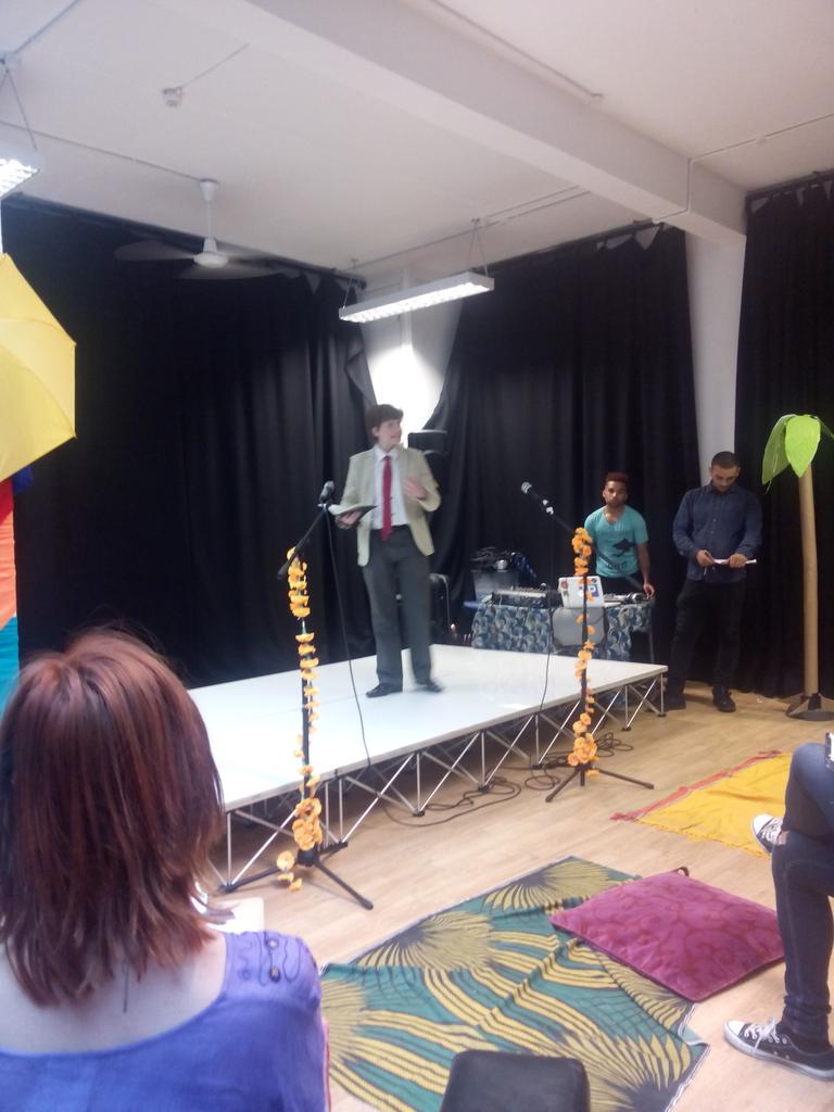 Effie_Citz's tweet photo. Acting in English and Japanese!! @bvholdsworth @CardboardCitz #strutyoursound http://t.co/zQzQ3fq9hL