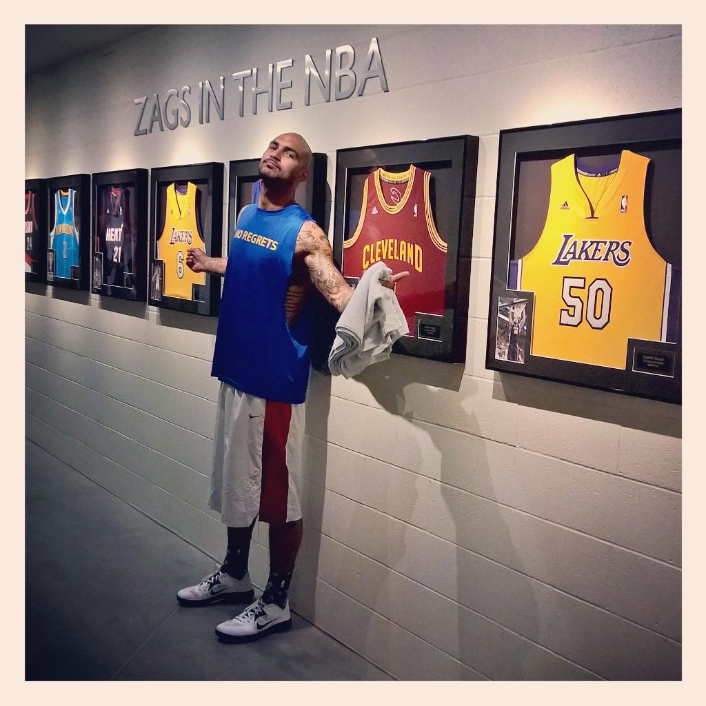 tdathletesedge's tweet photo. .@Bobby_Sacre showing off after a great weight room session at his alma mater! #LakersWork #LakeShow http://t.co/azs8AmaOOp