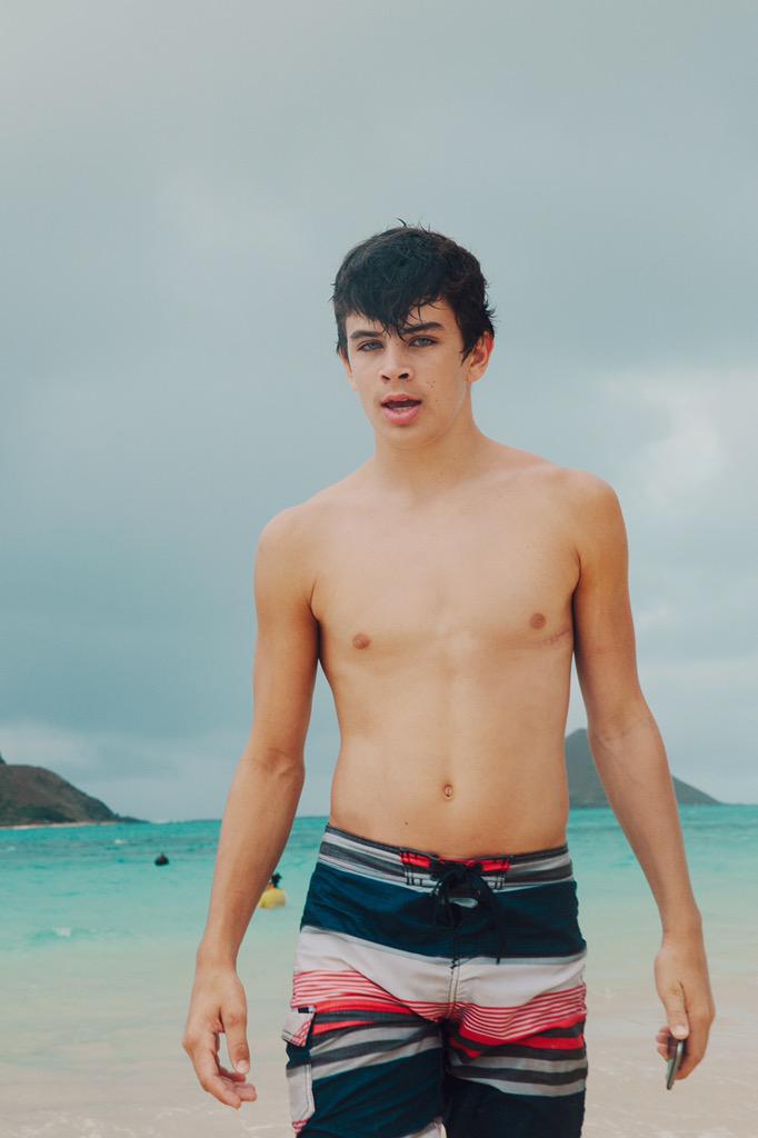 HayesGrier's tweet image. Photo by @bryanteslava oh yeah one may have been with @Nashgrier #HayesPhotoByBryant