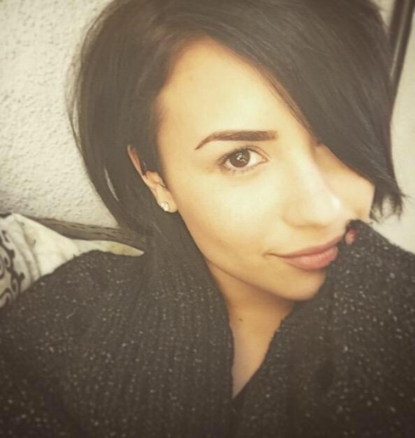 girIslay's tweet photo. dang demi 😳😍 http://t.co/SdxuVZs5IO
