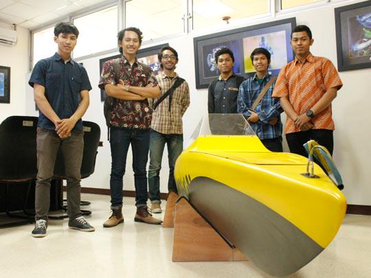GNFI's tweet photo. Kapal tenaga surya buatan mahasiswa ITS Surabaya akan berlaga di Fukuoka, Jepang. http://t.co/zCzGdfRxC3 http://t.co/Ub9RPyc5Dr