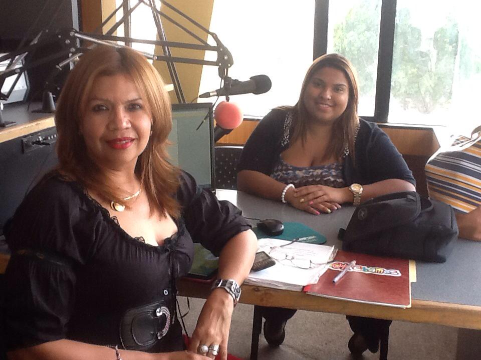 FMOK101's tweet photo. Junto a Yanis Bello se encuentra Ivana Faria Organizadora de @BloomBazar en @ok101chamos por la señal de @FMOK101 http://t.co/XNtmSPZrMP