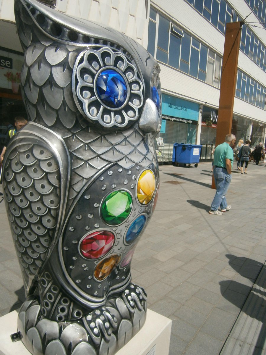 tracep1936's tweet photo. Jewellery Owl overlooking @GoldensquareJQ #JQ @thebighoot2015 Sponsors @MyBCU Looks good #100DaysOfBrum http://t.co/JSDXTDrSIy