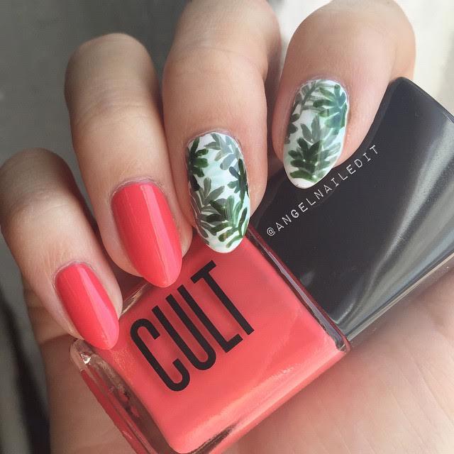 This nail design makes us want to take a tropical vacation! How about you? Mani by @angelnailedit #nailart