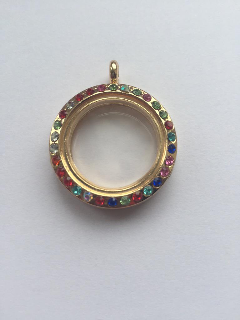 FloatingGems's tweet image. Lots of different lockets to choose from