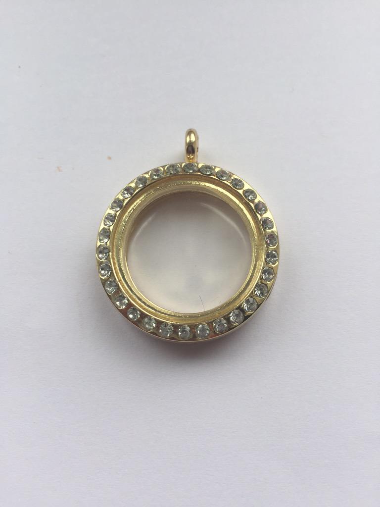 FloatingGems's tweet image. Lots of different lockets to choose from