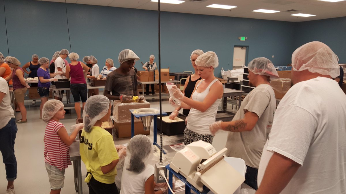 nchambersrealty's tweet photo. Saturday we went to Feed My Starving Children to volunteer to pack food! #fmsc #rockpointchurch #charity http://t.co/0jQO6pPVRn