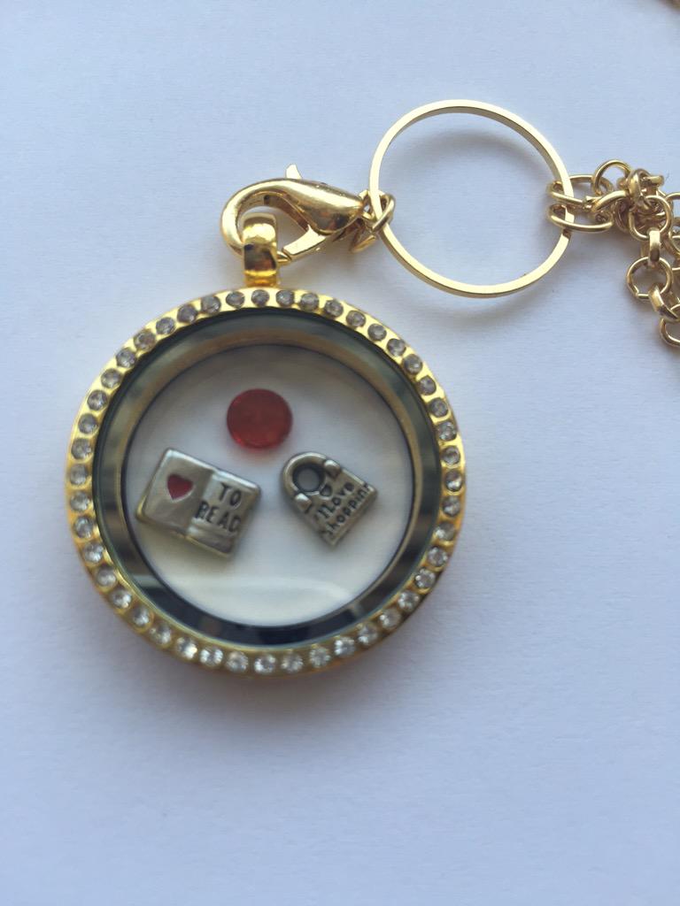 FloatingGems's tweet image. Customer Order: Love to read, love to shop #floatinggems