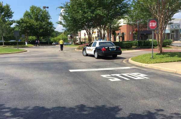 wsfa12news's tweet image. MPD: Eastchase being evacuated after bomb threat, avoid the area shout.lt/7396