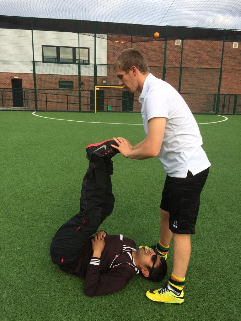 evad324_dave's tweet photo. The lads are shown how to improve their core @AFCMasters @gabzmc8915 #Abs4all #Fitness @ThisisDavina #Dvd http://t.co/tNpBhwEO4J