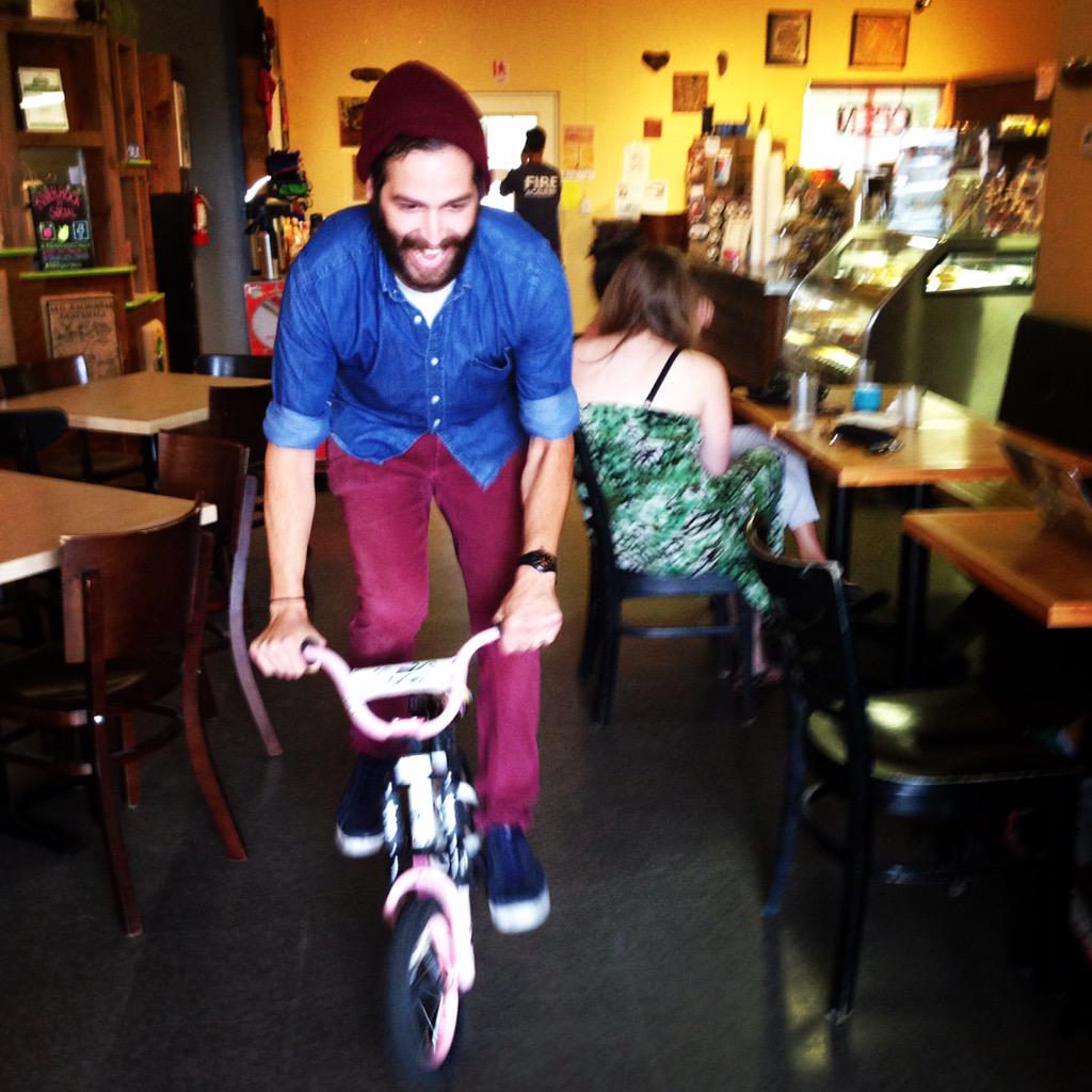 RRRoastingco's tweet photo. The mad barista making his getaway! #sethontherun #baristaskills #coffeemakesyouawesome #riverrockroastingco http://t.co/n8nJBxpoS9