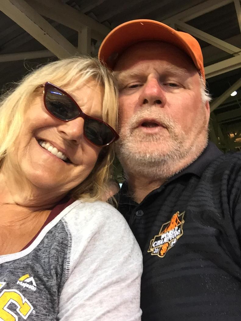Miatama51's tweet photo. Yes! Padres and Giants can be friends. #SDinHD http://t.co/OCzXNsVUxi