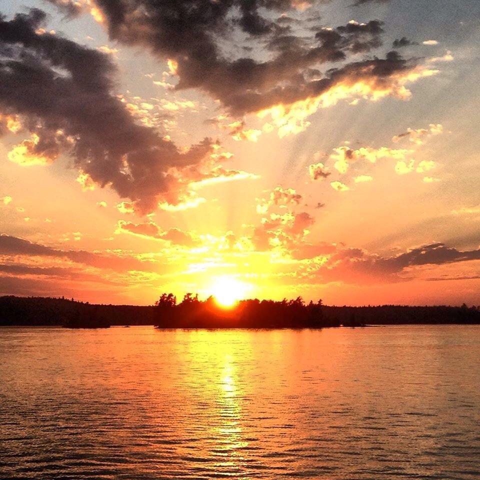 MSKenora's tweet image. Another beautiful night on the #mskenora #lakeofthewoods #kenora