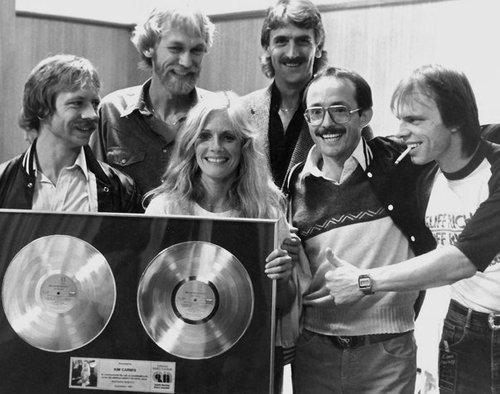  hit of 1981. Happy Birthday Kim Carnes seen with my friend Kim Zayac (r). Bette Davis Eyes was recorded in 1 take. 