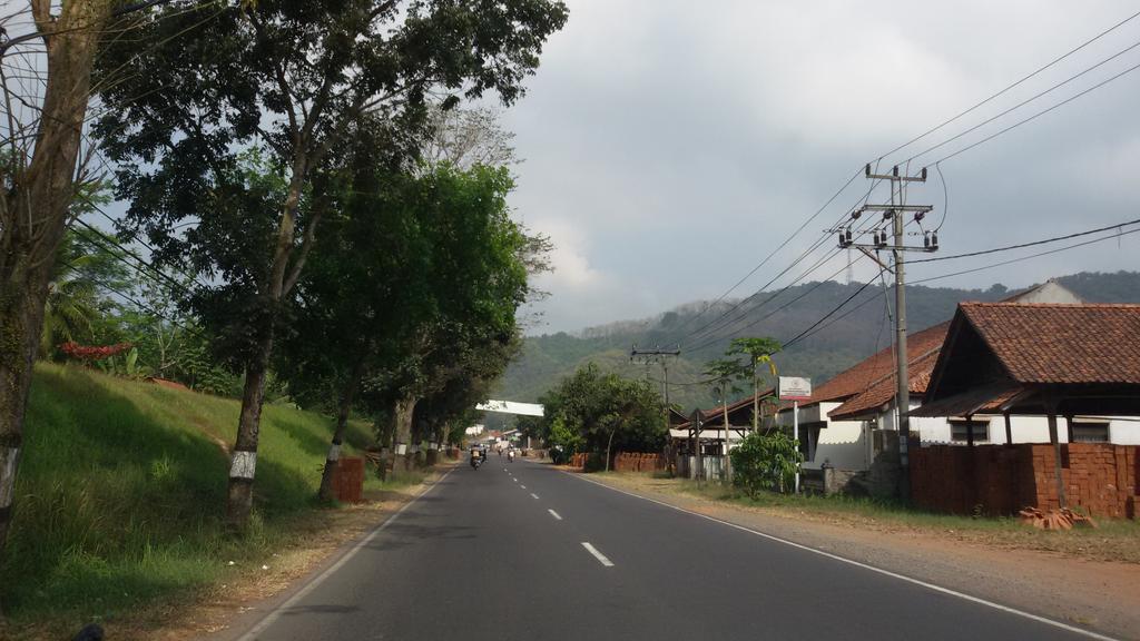 09.31 WIB Arus balik dari Cijolang Banjar ke arah Kota Banjar ramai lancar dua arah. via <a href="/FaySonora/">Fachmy</a> #PulangPergi