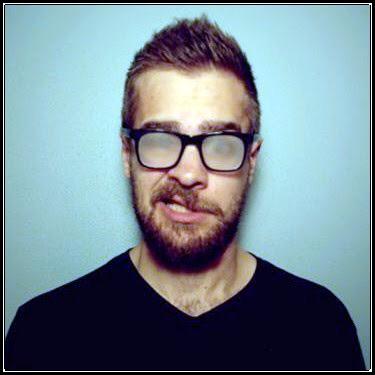 seIinameyer's tweet image. #GrowingUpWithGlasses anything hot coming near you