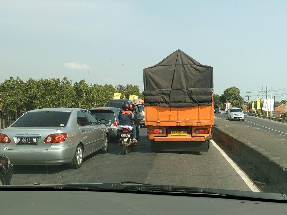 Rie_Chaule's tweet image. Padat merayap arah pemalang - tegal..