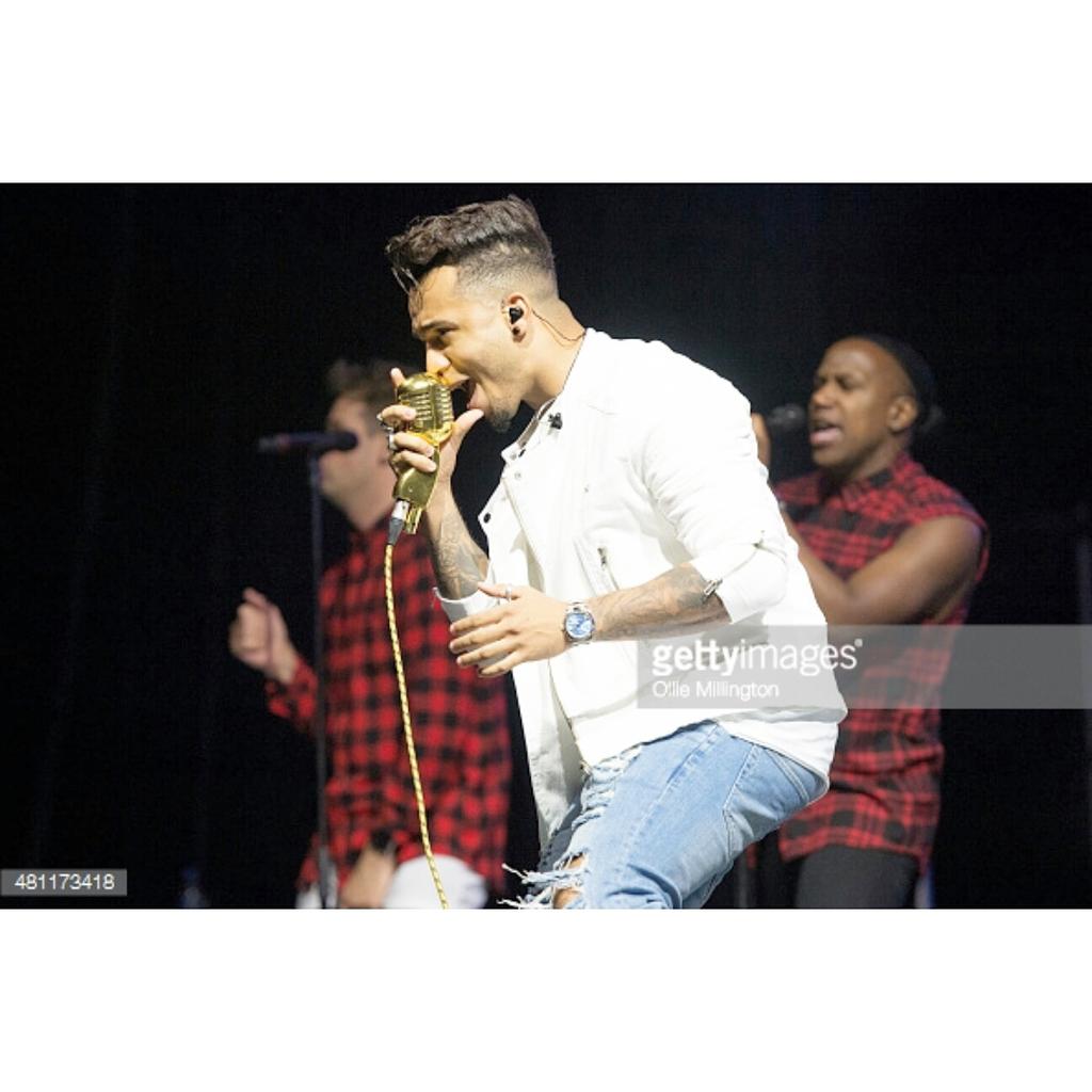 shawtysoldiers's tweet photo. Aston at Hallam FM Summer Live (17.7.2015)
_
#AstonMerrygold #hallamfm #hallamfmsummerlive http://t.co/WHNkLjnq1x