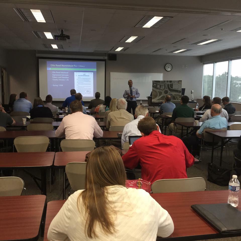 JeffHillPE's tweet photo. Grt trnout @IndianaIte Transp Semnr last wk. Abt 100 professionals frm around state! @GLD_ITE @ITEhq @INDOT #inltap http://t.co/q8l2bFOmHm