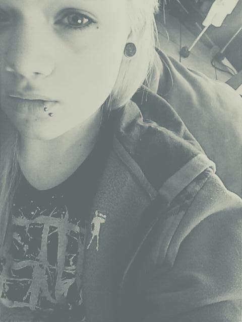 I'm so happy cause today I found my friends, they're in my head http://t.co/9hXBhU8BRF<a href="/tag/newprofilepic"class="tags"><span>#newprofilepic</span></a>