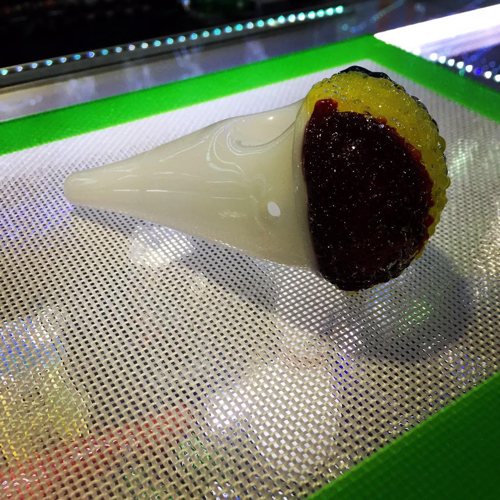 HeadOfGlassPITT's tweet photo. It's hot out there! Great day for a glass pipe snow cone to cool ya down💨 http://t.co/6fg7PImlLv