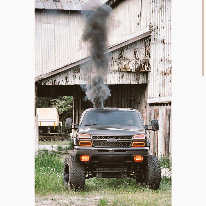 Sick Chevy diesel. #blacksmoke #chevy #halolights #diesel
