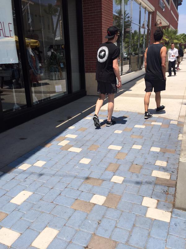 i_blameanna's tweet photo. Damn those legs http://t.co/JiewtH85Re