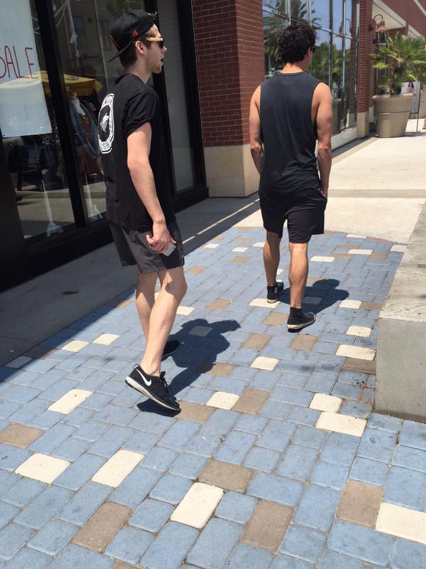 i_blameanna's tweet photo. Damn those legs http://t.co/JiewtH85Re