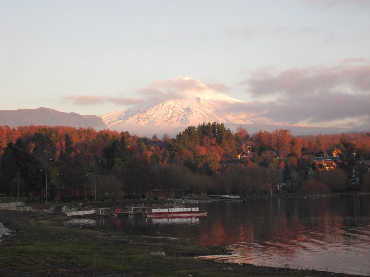 huethuet's tweet photo. #Araucanía lacustre 
Daniela y Catalina ... a orillas del lago #Villarrica
18,40 hrs.
sector  #LaPoza  Pucon http://t.co/qya2cXzTx9