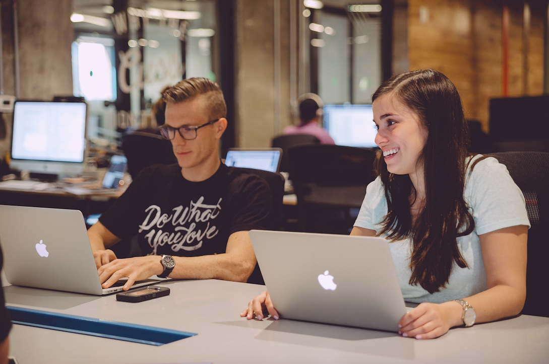 WeWork's tweet photo. Entrepreneurs on the top things you must include in a pitch deck: http://t.co/URUtQmZW6B via member @YEC http://t.co/8kbWLUSpQC