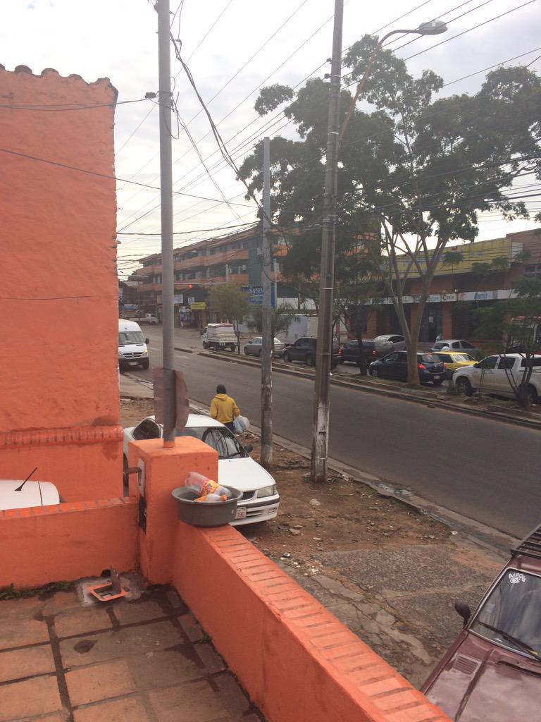 ElysiumI's tweet photo. GRAN CASA CON SALON SOBRE LA AVENIDA FERNANDO DE EXCELENTE INVERSION PRECIO: 1.100.000.000 Gs http://t.co/ica5Ogfrfe