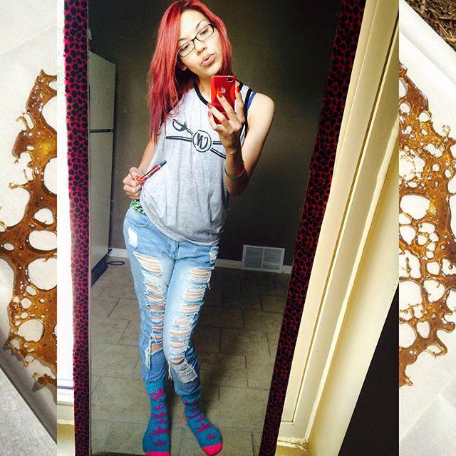 weedpraylove's tweet photo. #blazingbeauties #marijuanamodels #dabcity #highsociety #dabsociety #topshelflife #dabkitten #420babes #concentrate… http://t.co/YAKrjHfuzw