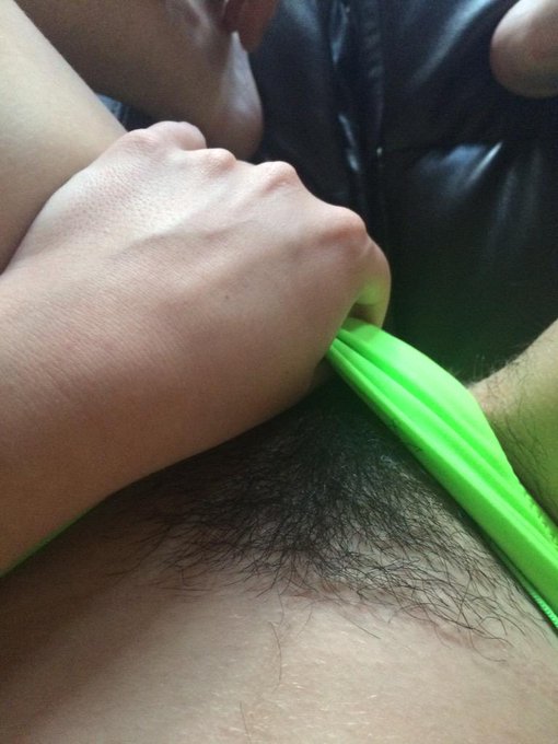 #bikini #bush 🌳 http://t.co/zSkXNBPFVB<a href="/tag/bikini"class="tags">#bikini</a><a href="/tag/bush"class="tags">#bush</a>