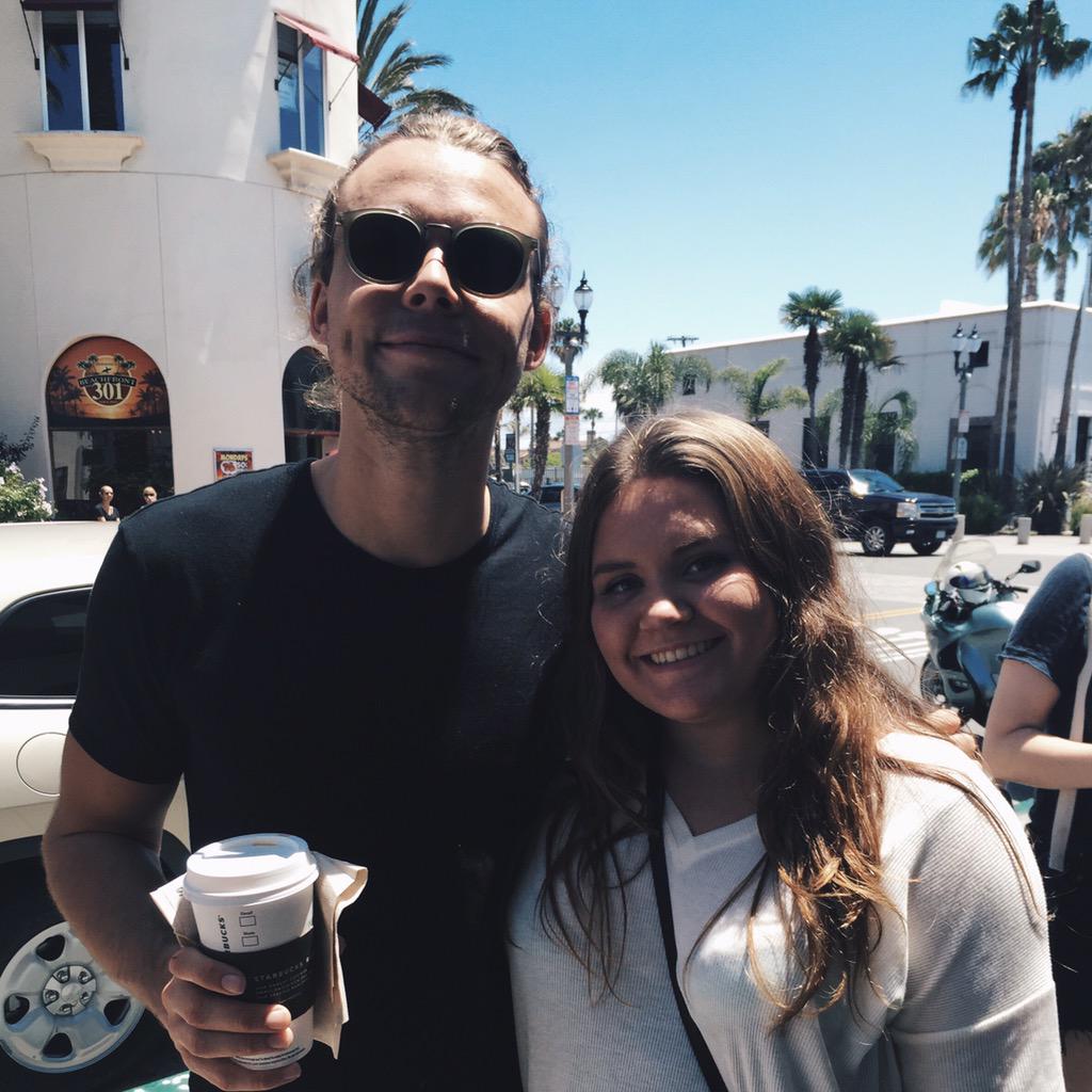5SOSUpdate247's tweet image. Ashton with @mahalocaylen today in Irvine! 20.07.15