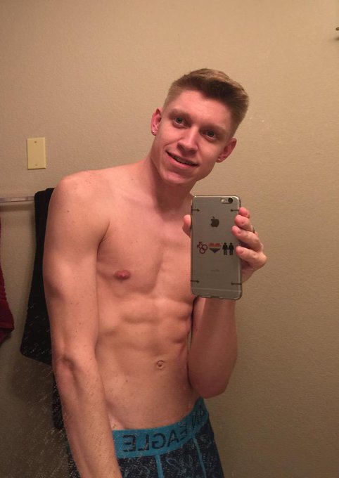 Got my ears #pierced! Thank @khunterxxx for doing that for me :) http://t.co/x2xbqgKKpn
