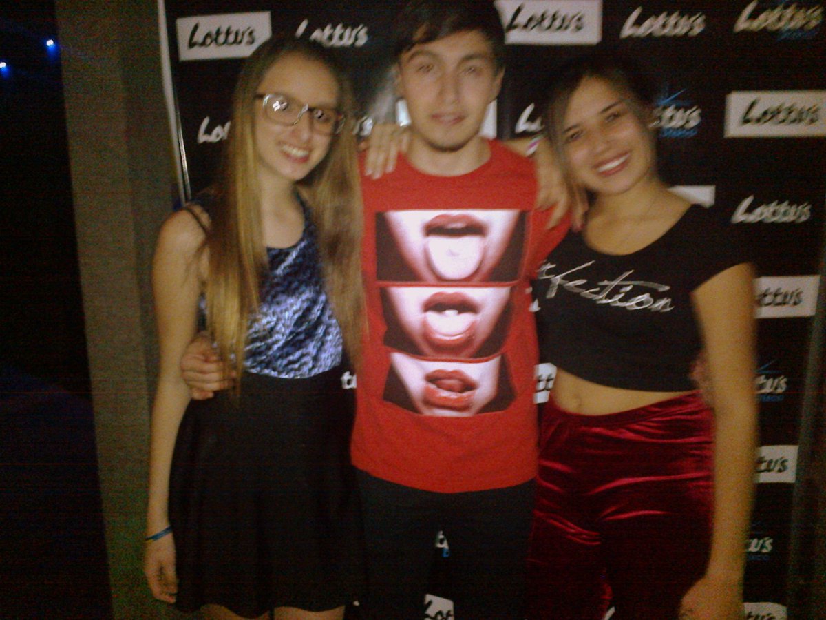 ludmidelafuente's tweet photo. Que buena noche #sabado #baronfest http://t.co/mU5dPodGW9