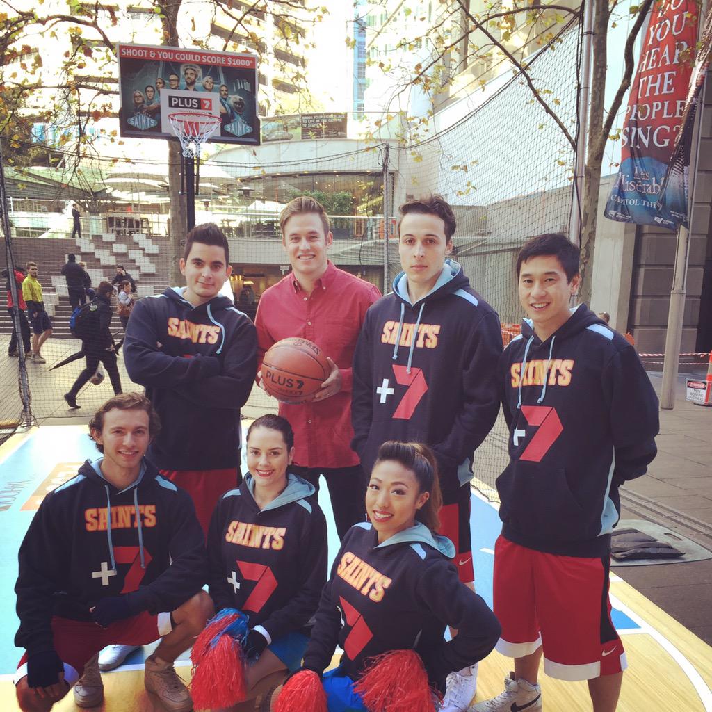 Fun morning shooting some hoops with the #PLUS7 Saints crew @YahooPLUS7 outside <a href="/sunriseon7/">Sunrise</a> so get down there!