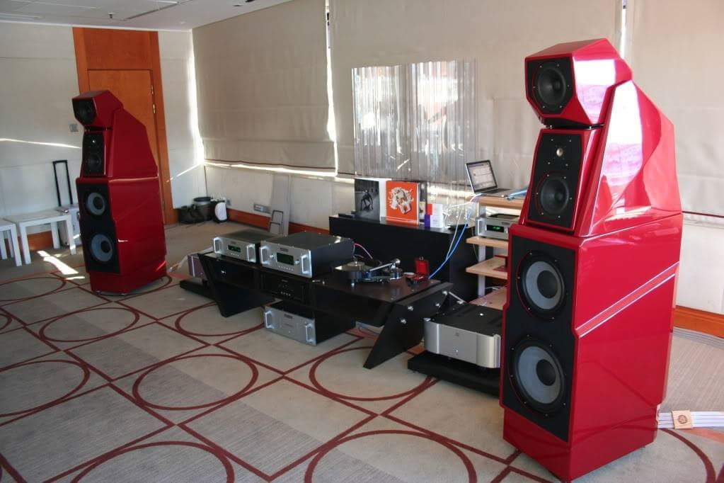 WilsonAudio's tweet image. Beautiful red Maxx Series 3! -Debby