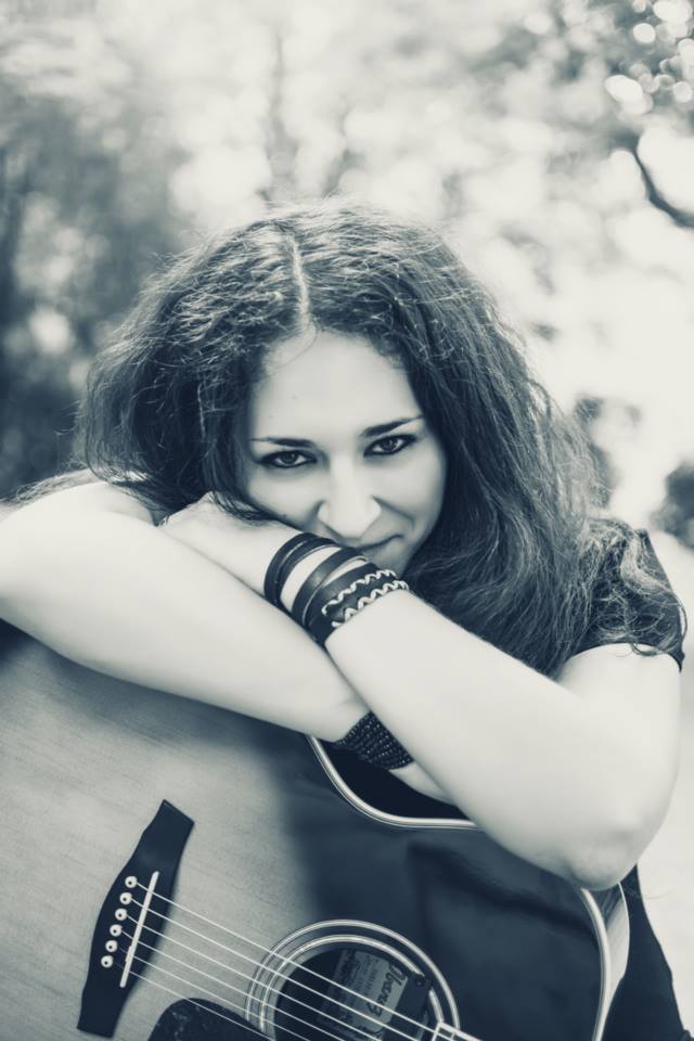 SvilenaTeneva's tweet photo. Sunny afternoon with my guitar, friends and a camera :) #acousticmusic #indiemusic #acousticguitar #SvilenaTeneva http://t.co/CjRvuzQnUa