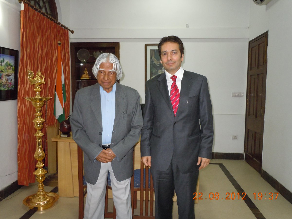 PratapPadode's tweet photo. An unforgettable meeting with the visionary #APJAbdulKalam RIP http://t.co/ClxnPhLCw4