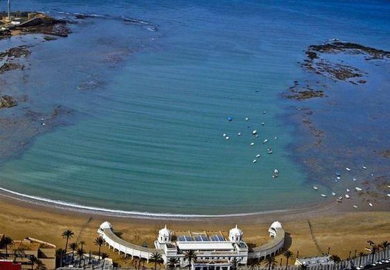Carnavalea_es's tweet photo. Qué alegría, que buen día,qué bueno tenerte.Qué bien estoy, quién me lo diría, cada día que sale el sol salgo a verte http://t.co/7h54pnn3Eh