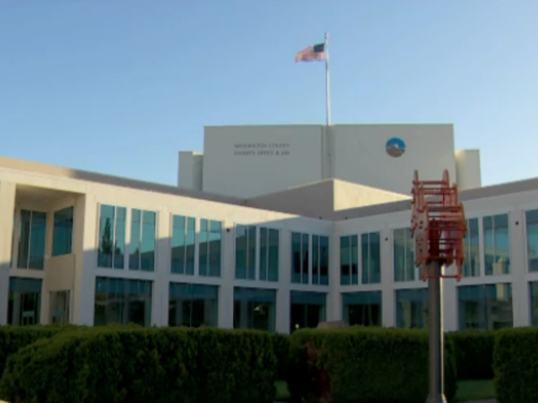 HuffPost's tweet photo. Oregon authorities investigating suspicious packages sent to gov't buildings http://t.co/6yz34IQd4p http://t.co/EzAHRXNftC