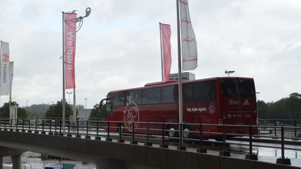 #Ajax onderweg naar Schiphol. De selectie gaat om 11:00 uur de lucht in richting Wenen! #UCL #rapaja