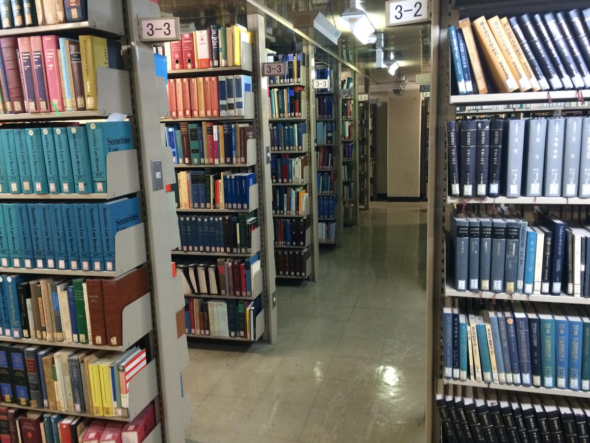 O Xrhsths 神戸大学附属図書館 Sto Twitter 社会 書庫の中は本棚が2列に並んでいます 一部例外はありますが 基本的に フロンティア館側に洋書 本館側に和書 中韓国語含む が排架してあります C棟の1層目と2層目は少し特殊ですのでご注意ください Http T Co