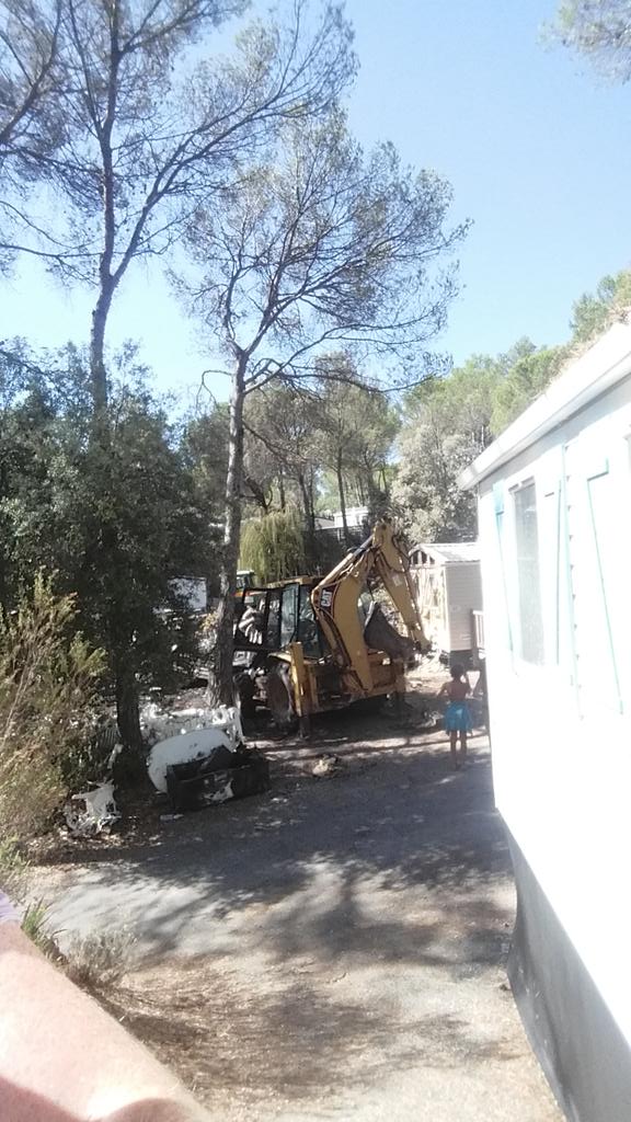 danrainford's tweet photo. @DailyMailUK view having breakfast at caravan in #Frejus #holidaygreen. Fire destroyed 5 vans 5m away. http://t.co/QEEnUJhqqq